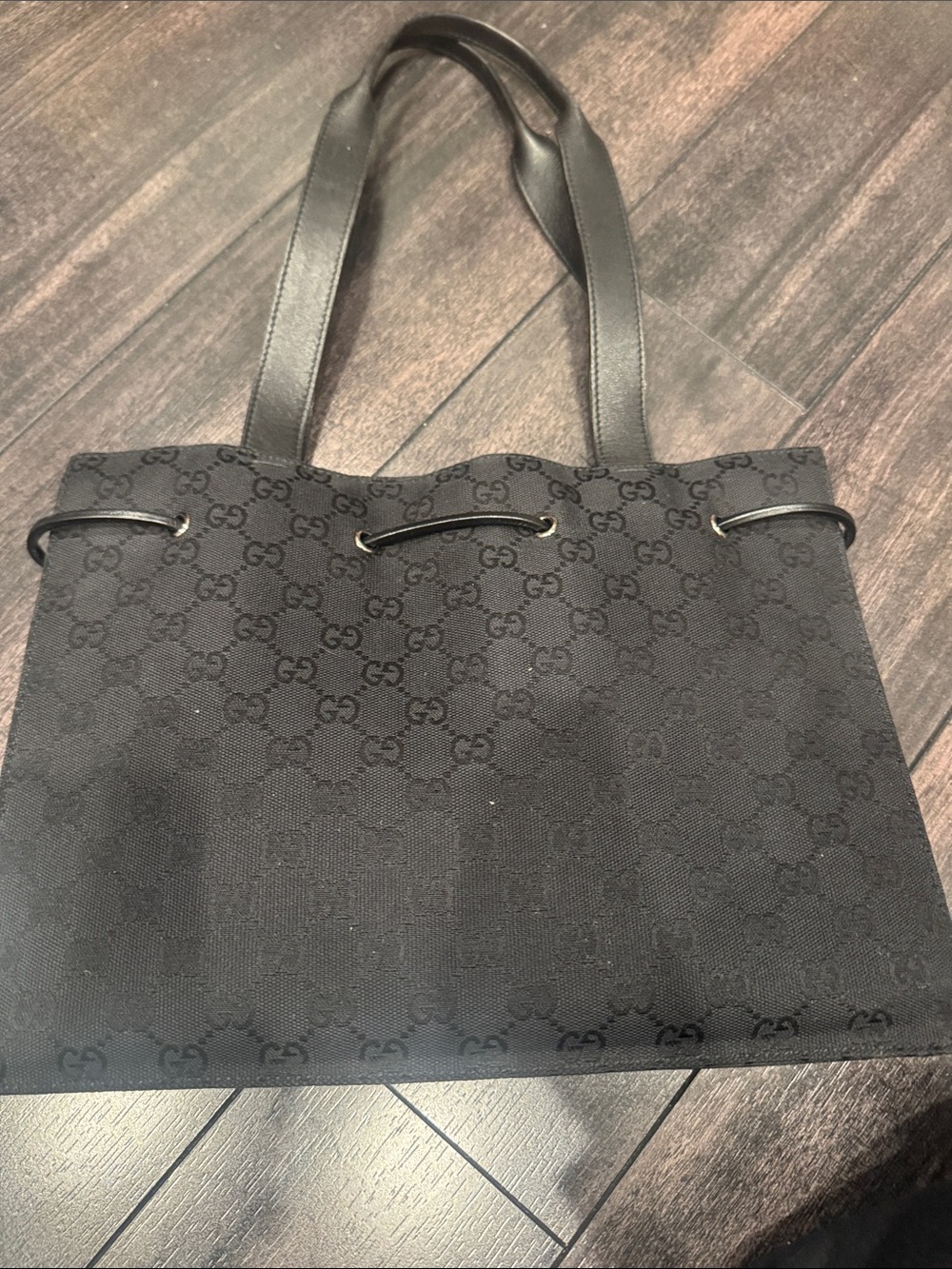 Gucci

GG Canvas GG Canvas drawstring Tote Bag Medium - Picture 5 of 8